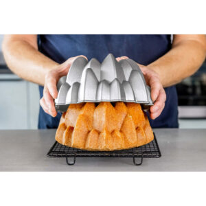 MasterClass Cast Aluminium Decorative Cake Pan Peak 24cm9"