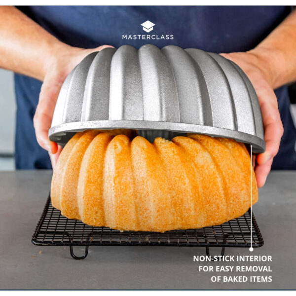 MasterClass Cast Aluminium Decorative Cake Pan Swirl 24cm9"